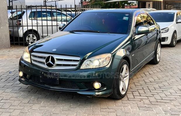 Stunning 2009 Mercedes-Benz C200 Blue: A Must-Have Sedan