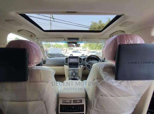 2017 Black 4.6 V8 ZX Toyota Land Cruiser - Capable and Comfortable SUV