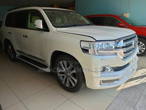 Toyota Land Cruiser 4.6 V8 ZX 2020 Pearl