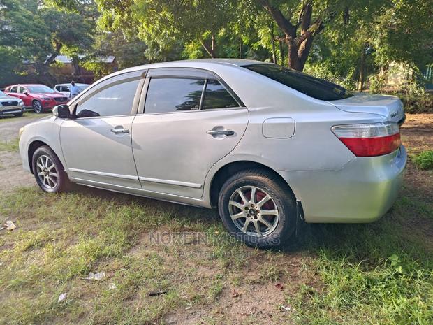 Pre-owned 2009 Toyota Premio Silver - Luxury Sedan for Sale