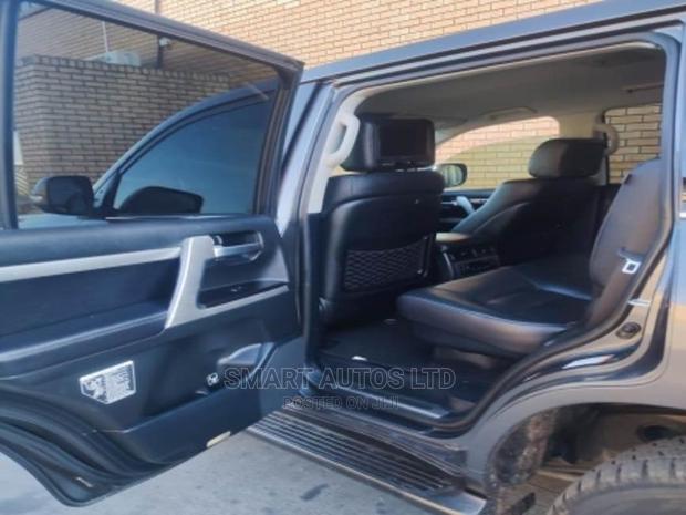 2016 Toyota Land Cruiser Gray - High-Quality Pre-Owned SUV