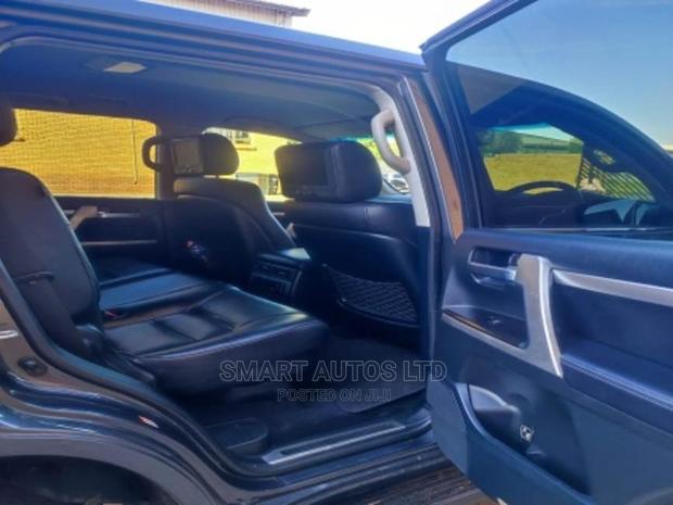 2016 Toyota Land Cruiser Gray - High-Quality Pre-Owned SUV
