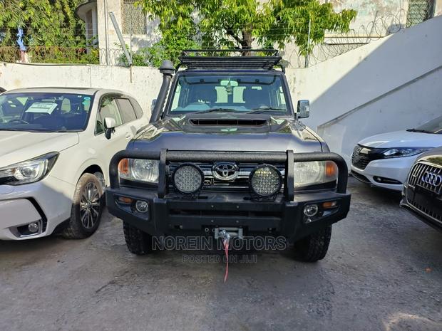2017 Toyota Land Cruiser Gray - Used Luxury SUV for Sale