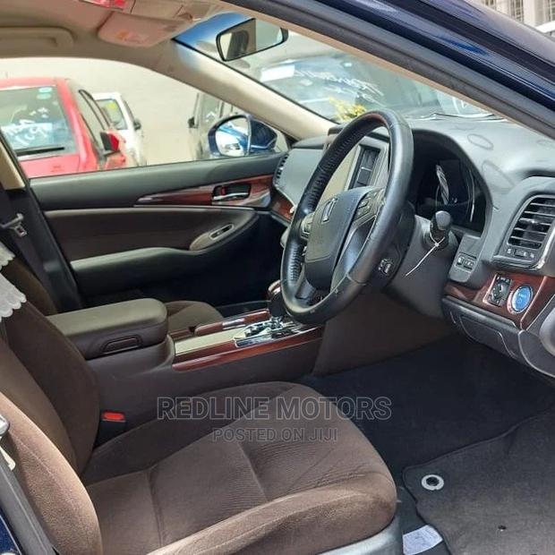 2016 Toyota Crown Blue - Luxury and Performance