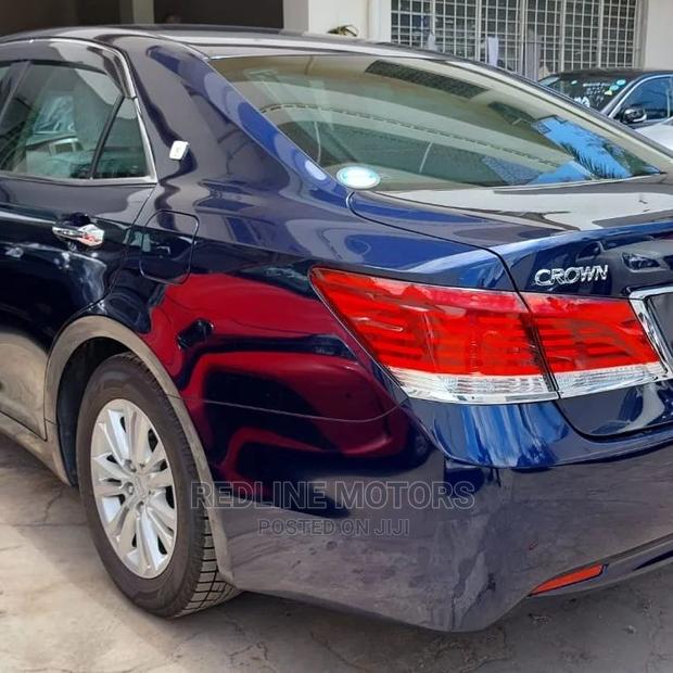 2016 Toyota Crown Blue - Luxury and Performance