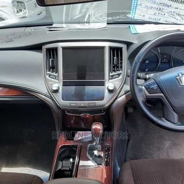 2016 Toyota Crown Blue - Luxury and Performance
