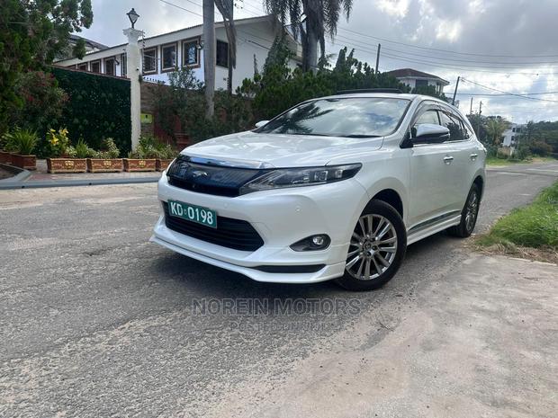 Used 2017 Toyota Harrier White: Affordable Luxury SUV