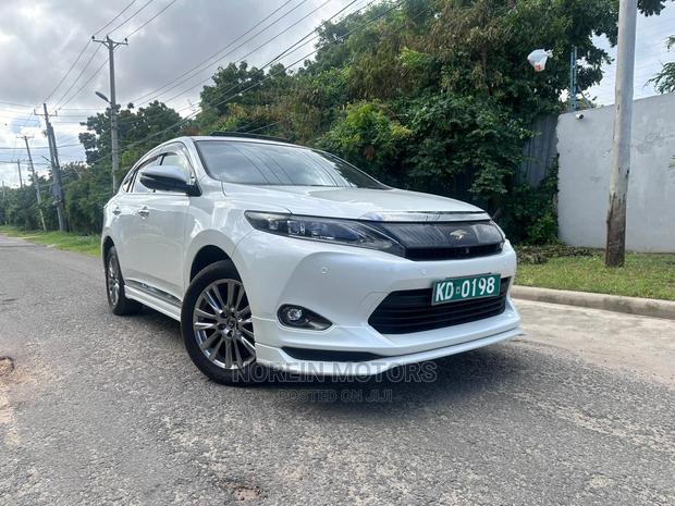 Used 2017 Toyota Harrier White: Affordable Luxury SUV