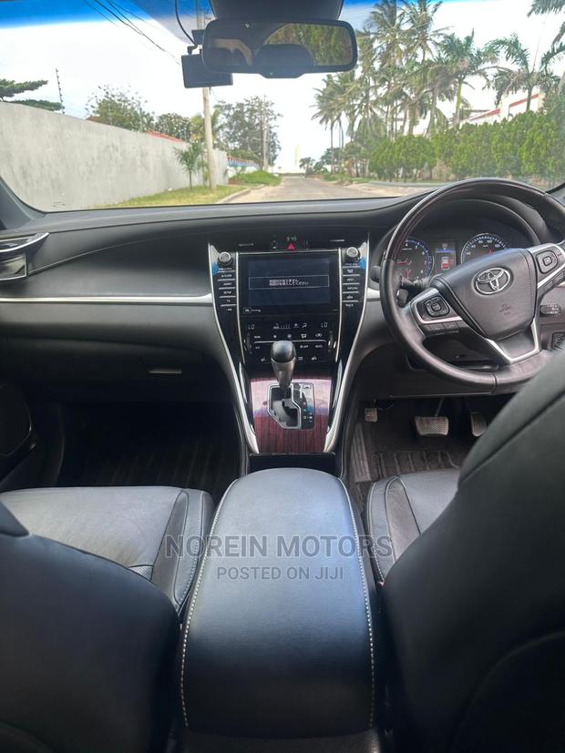 Used 2017 Toyota Harrier White: Affordable Luxury SUV