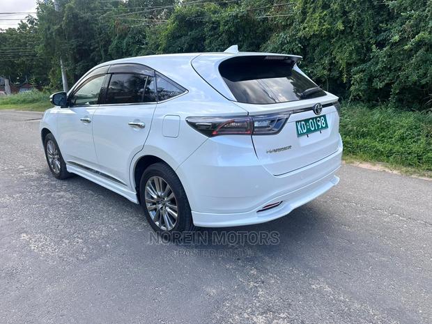 Used 2017 Toyota Harrier White: Affordable Luxury SUV