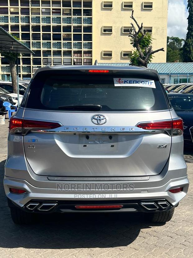 Toyota 2017 Silver Fortuner: Versatile and Sophisticated SUV