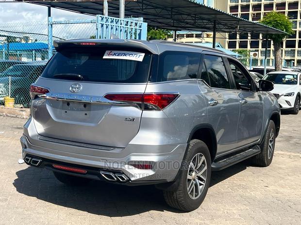 Toyota 2017 Silver Fortuner: Versatile and Sophisticated SUV