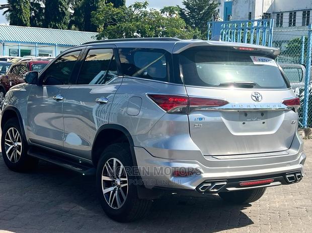 Toyota 2017 Silver Fortuner: Versatile and Sophisticated SUV