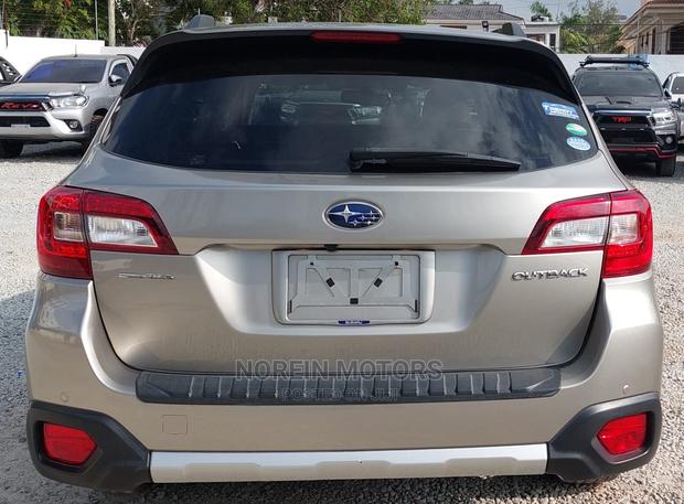2016 Subaru Outback in Gold: Pre-Owned SUV Elegance