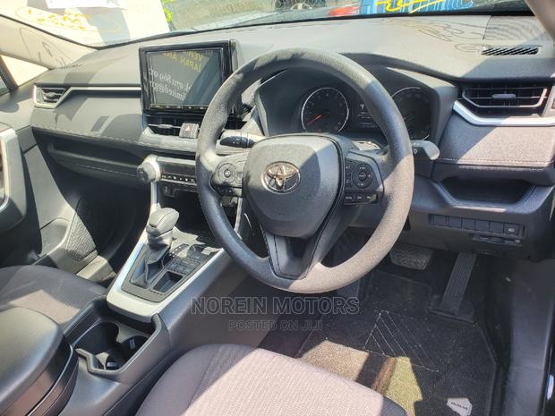Black Toyota RAV4 2017 - Power & Efficiency Combined