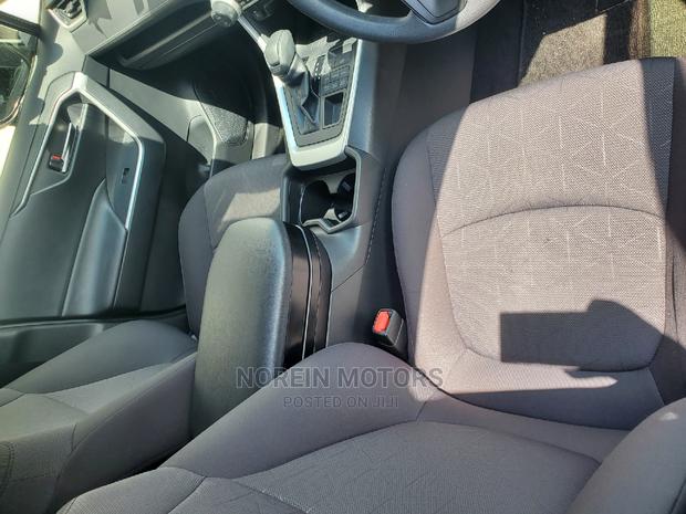 Black Toyota RAV4 2017 - Power & Efficiency Combined
