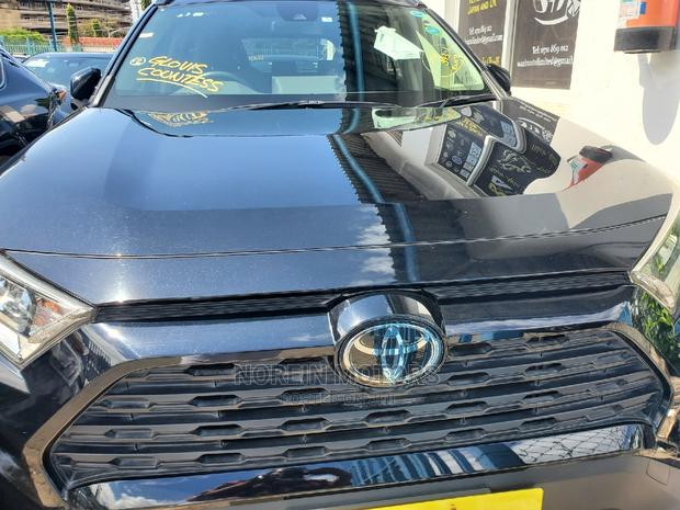 Black Toyota RAV4 2017 - Power & Efficiency Combined