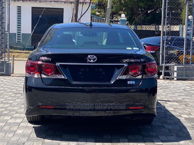 Black 2016 Toyota Crown - Premium Sedan