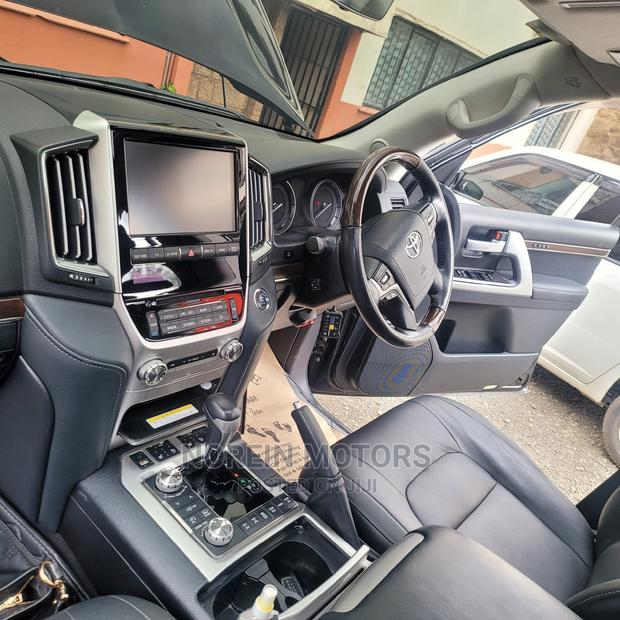 2018 Toyota Land Cruiser Matt Black Edition