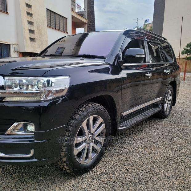 2018 Toyota Land Cruiser Matt Black Edition