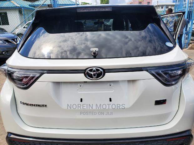 New 2017 Toyota Harrier Off-White: Two Exquisite Variants to Choose From