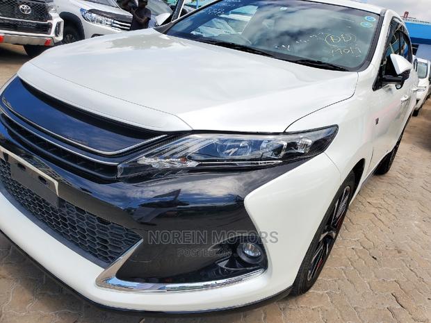 New 2017 Toyota Harrier Off-White: Two Exquisite Variants to Choose From
