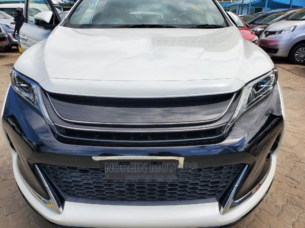 New 2017 Toyota Harrier Off-White: Two Exquisite Variants to Choose From