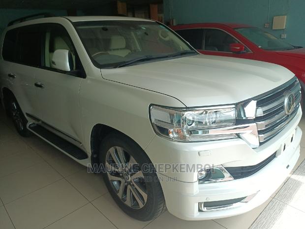 Toyota Land Cruiser 2016 White