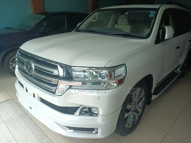 Toyota Land Cruiser 2016 White