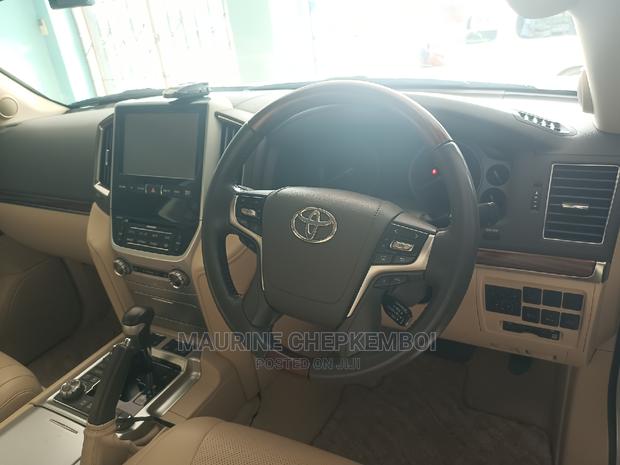Toyota Land Cruiser 2016 White