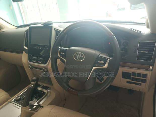 Toyota Land Cruiser 2016 White