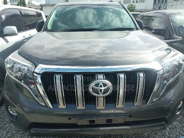 Toyota Land Cruiser Prado 2016 Gray
