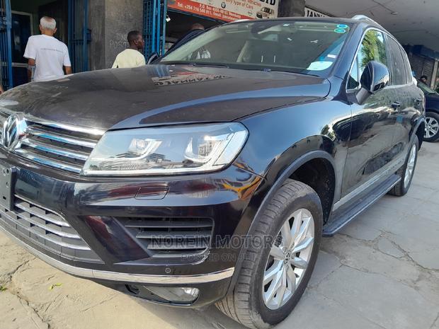 Blue Volkswagen Tiguan 2016: Spacious SUV for Everyday Use