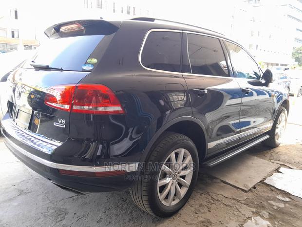 Blue Volkswagen Tiguan 2016: Spacious SUV for Everyday Use