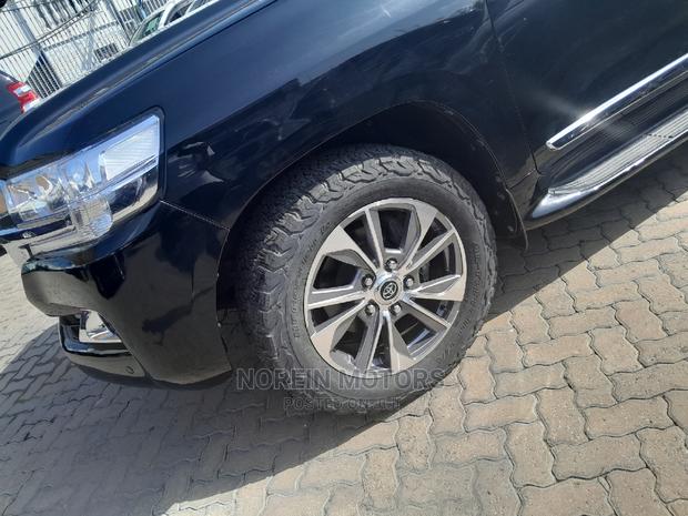 Black 2017 Toyota Land Cruiser V8 ZX - Pre-owned Luxury SUV for Sale