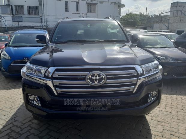 Black 2017 Toyota Land Cruiser V8 ZX - Pre-owned Luxury SUV for Sale