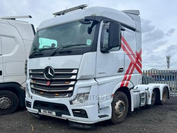 2016 Mercedes-Benz Actros in White: Heavy-Duty Truck