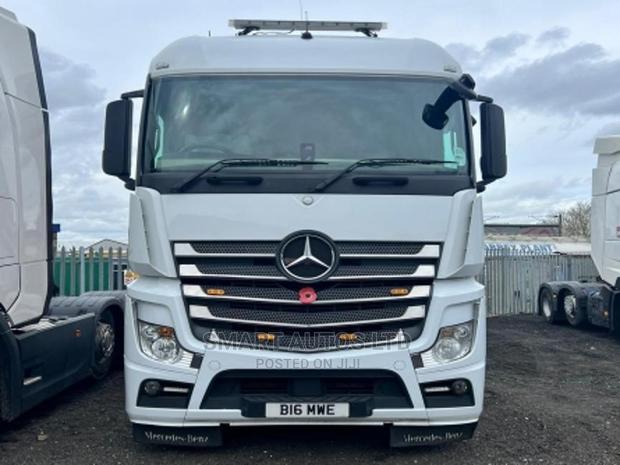 2016 Mercedes-Benz Actros in White: Heavy-Duty Truck