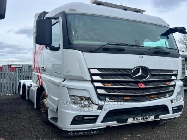 2016 Mercedes-Benz Actros in White: Heavy-Duty Truck