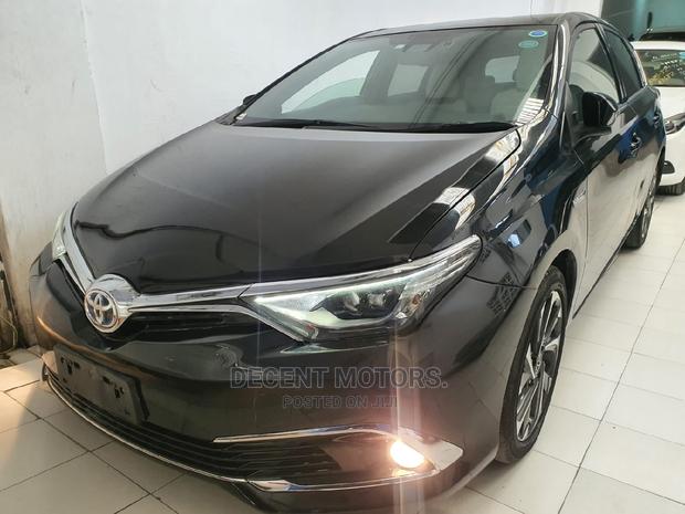 2017 Toyota Auris in Black: Compact Sedan with Black Exterior Design