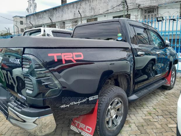 Pre-Owned 2016 Toyota Land Cruiser Black: Luxury SUV for Adventure