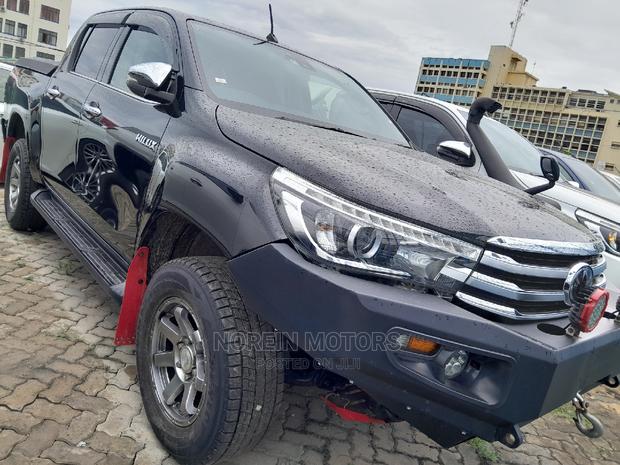 Pre-Owned 2016 Toyota Land Cruiser Black: Luxury SUV for Adventure