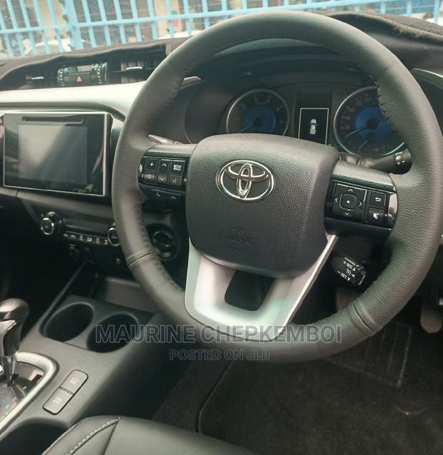 Toyota Hilux SR5 HI-RIDER 2016 White