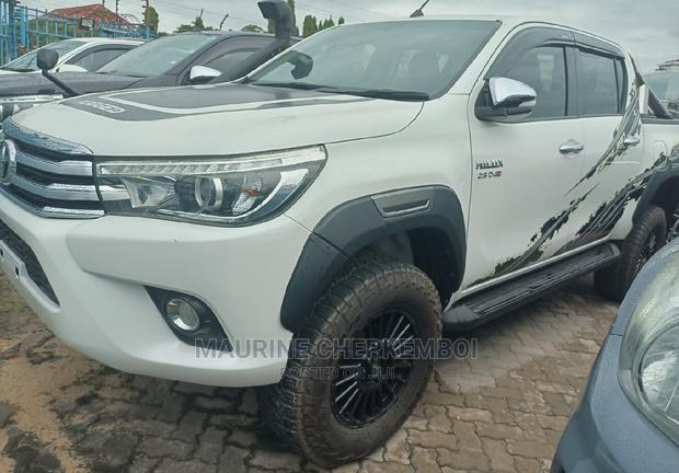 Toyota Hilux SR5 HI-RIDER 2016 White