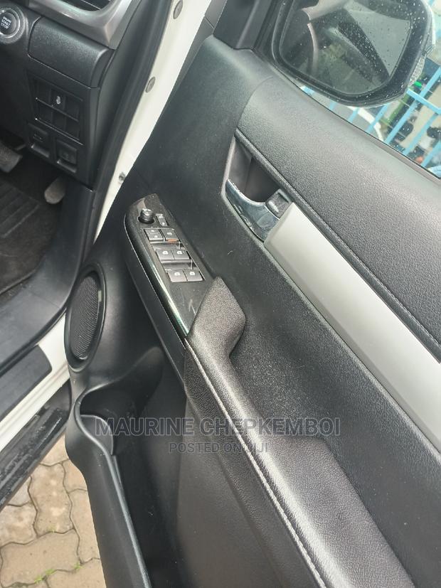 Toyota Hilux SR5 HI-RIDER 2016 White