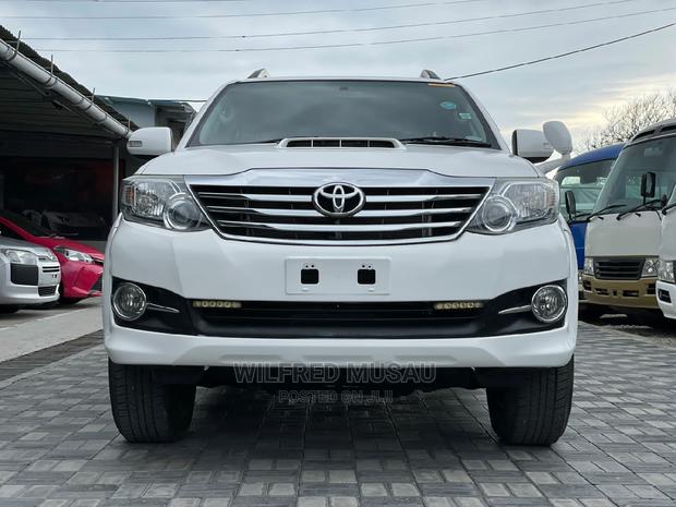 2015 Toyota Fortuner White: Powerful and Luxurious SUV