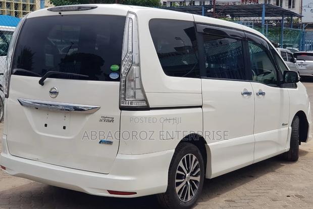 Nissan Serena 2017 White