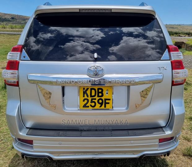 Powerful 2015 Toyota Land Cruiser Prado 3.0 D-4D 7-Seater in Silver