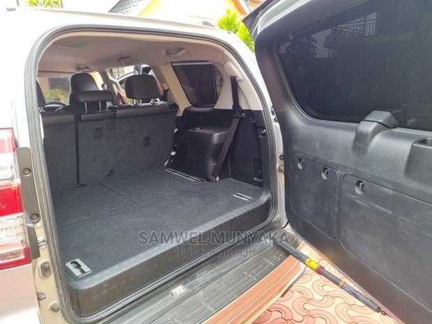 Powerful 2015 Toyota Land Cruiser Prado 3.0 D-4D 7-Seater in Silver