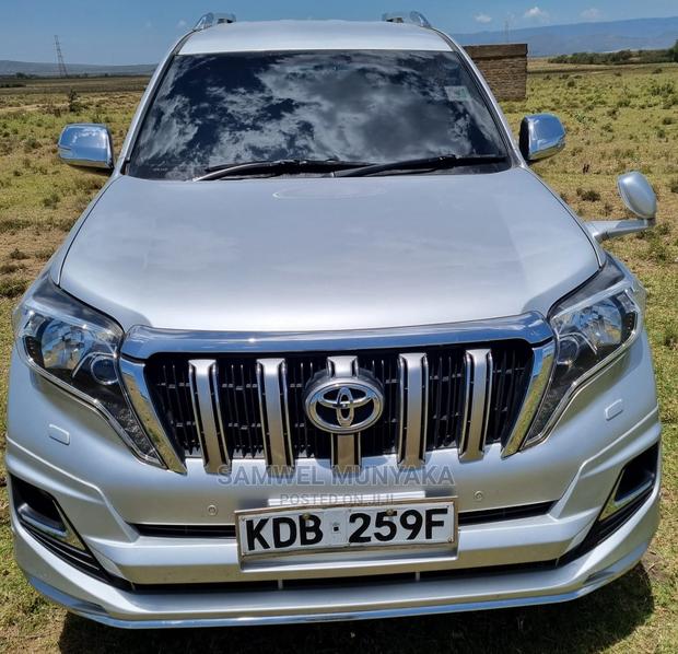 Powerful 2015 Toyota Land Cruiser Prado 3.0 D-4D 7-Seater in Silver